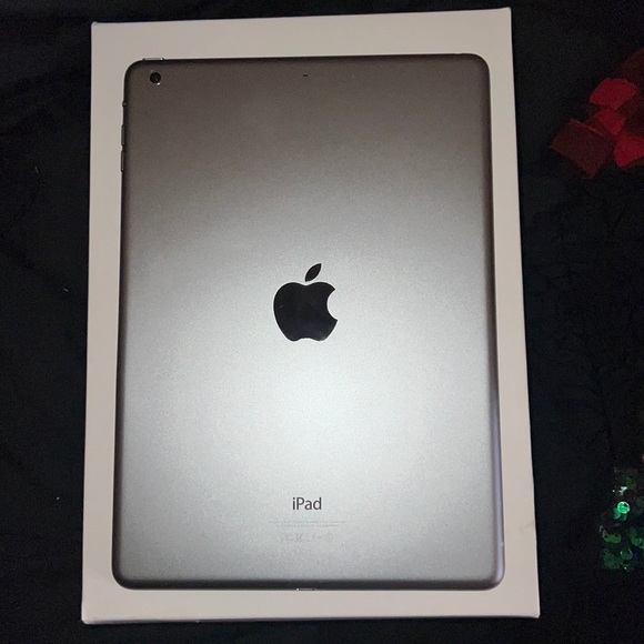 IPad Air - Picture 1 of 3